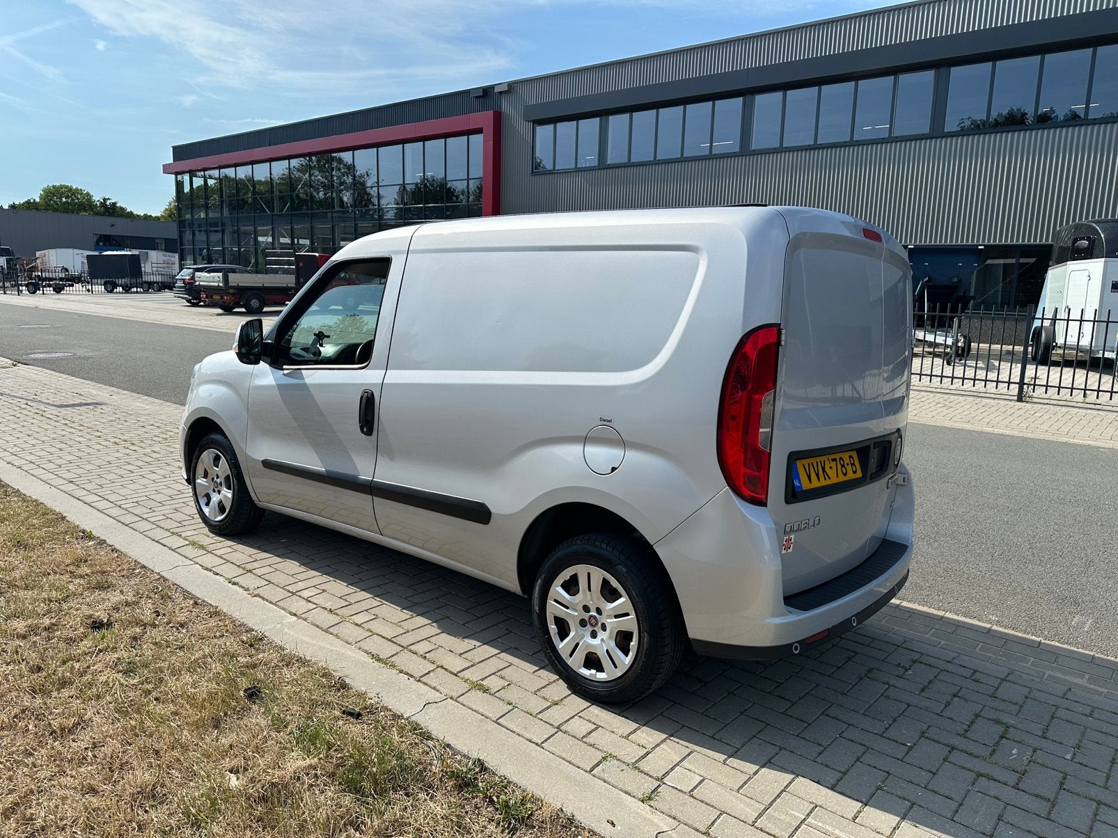 Fiat Doblo maxi 1.3 90pk 2016 Grijs nieuwe Apk, Auto's, Bestelauto's, Voorwielaandrijving, 4 cilinders, 500 kg, 1248 cc