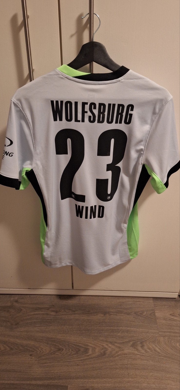 VfL Wolfsburg Uitshirt 2024/25 - Wind #23 - Maat S, Shirt, Ophalen of Verzenden, Zo goed als nieuw, Maat S