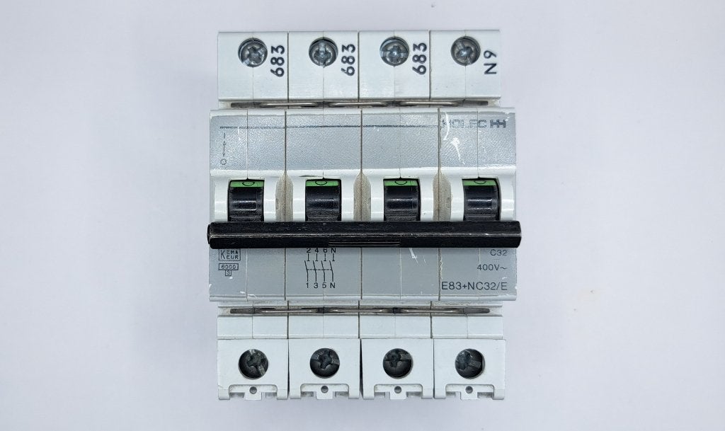 Holec Groepenkast Automaat krachtstroom E83 C32 (1x), Hobby en Vrije tijd, Elektronica-componenten, Gebruikt, Onbekend, Ophalen of Verzenden