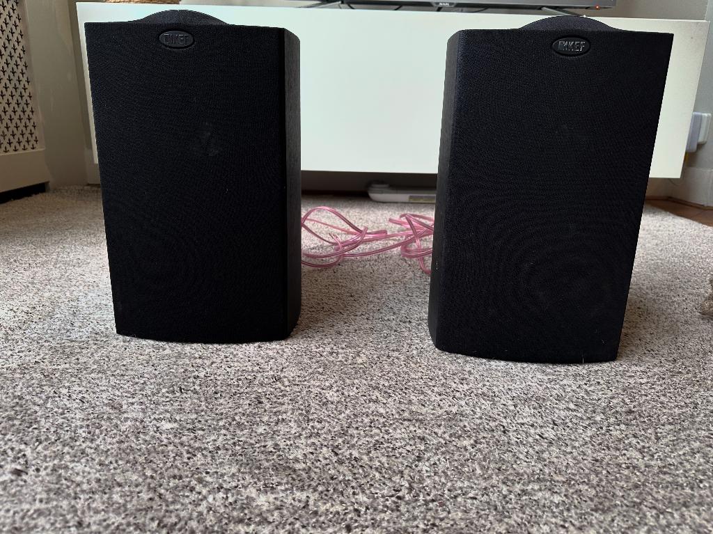 KEF Q30 luidsprekers (2), Zo goed als nieuw, 120 watt of meer, Front, Rear of Stereo speakers, Ophalen