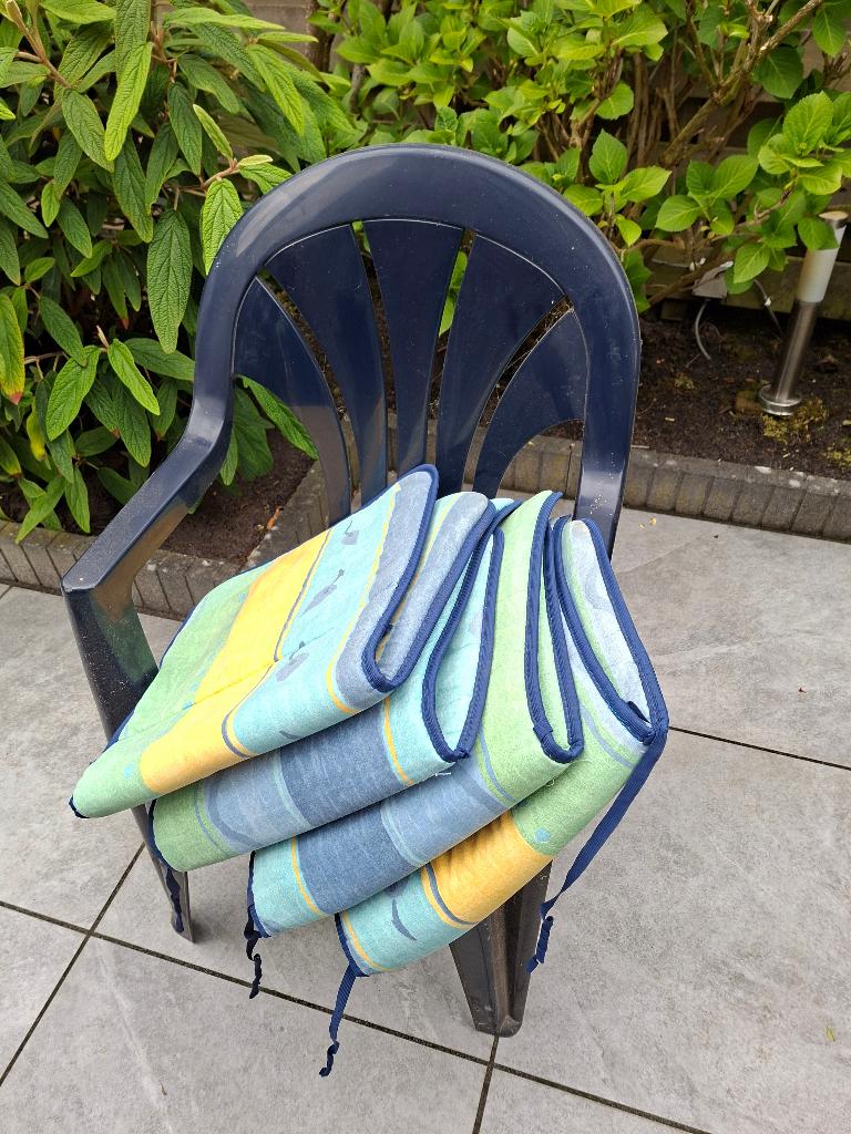 Tuinmeubel  en tuinlampen, Ophalen, 4 zitplaatsen, Kunststof, Zo goed als nieuw