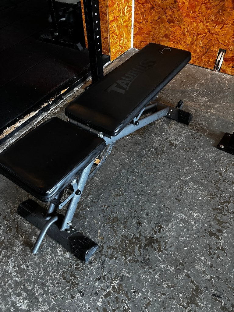 twee verstelbare halterbanken Taurus, Sport en Fitness, Fitnessmaterialen, Ophalen, Gebruikt, Fitnessbank