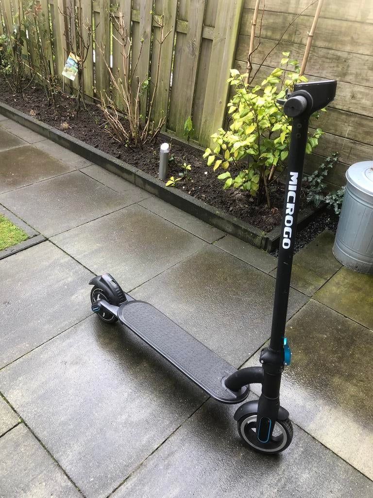 Step met oplader, Fietsen en Brommers, Steps, Ophalen, Zo goed als nieuw, Elektrische step (E-scooter)