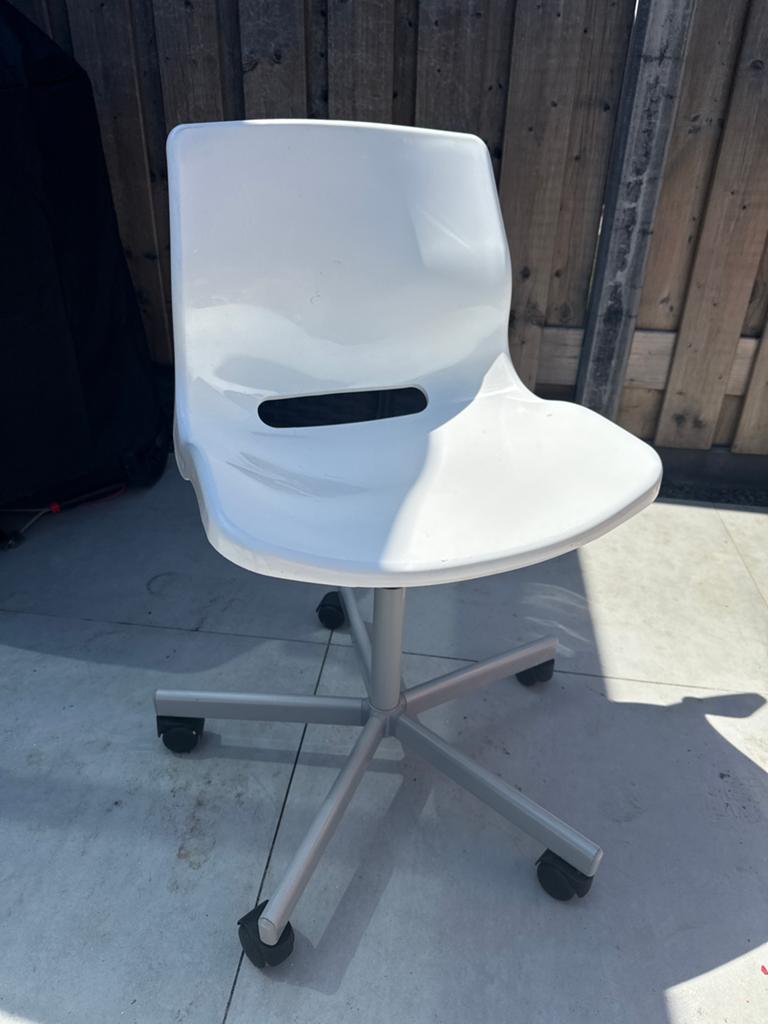 Snille ikea- Witte Bureaustoel op Wieltjes - Modern Design, Ophalen, Gebruikt, Wit, Bureaustoel