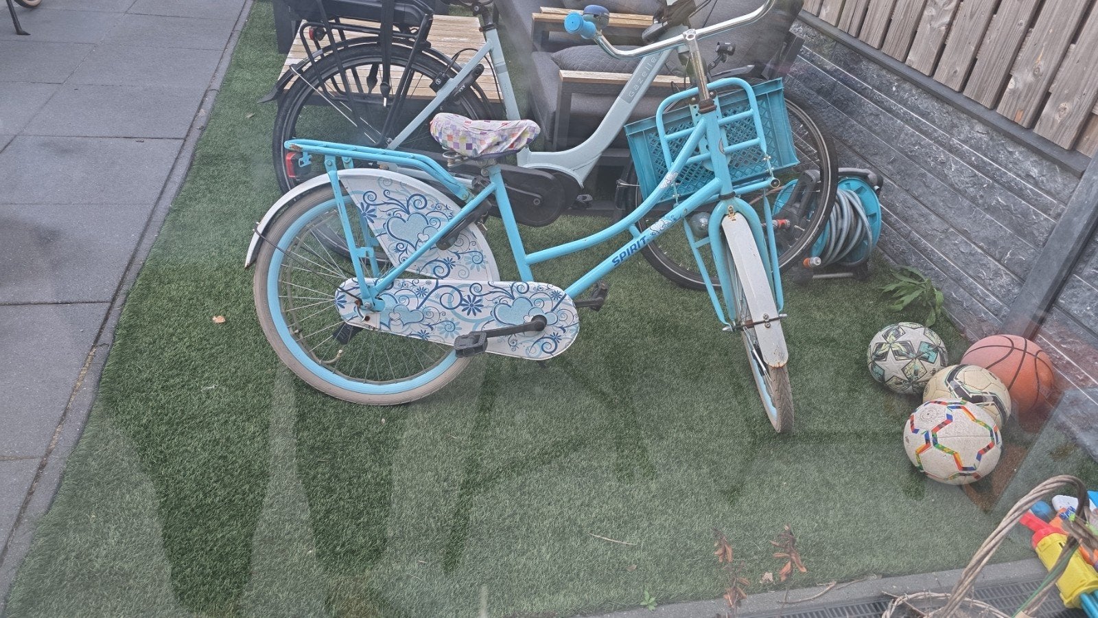 Leuke blauwe kinderfiets met mandje en bagagedrager, Ophalen, Gebruikt, Spirit, Terugtraprem