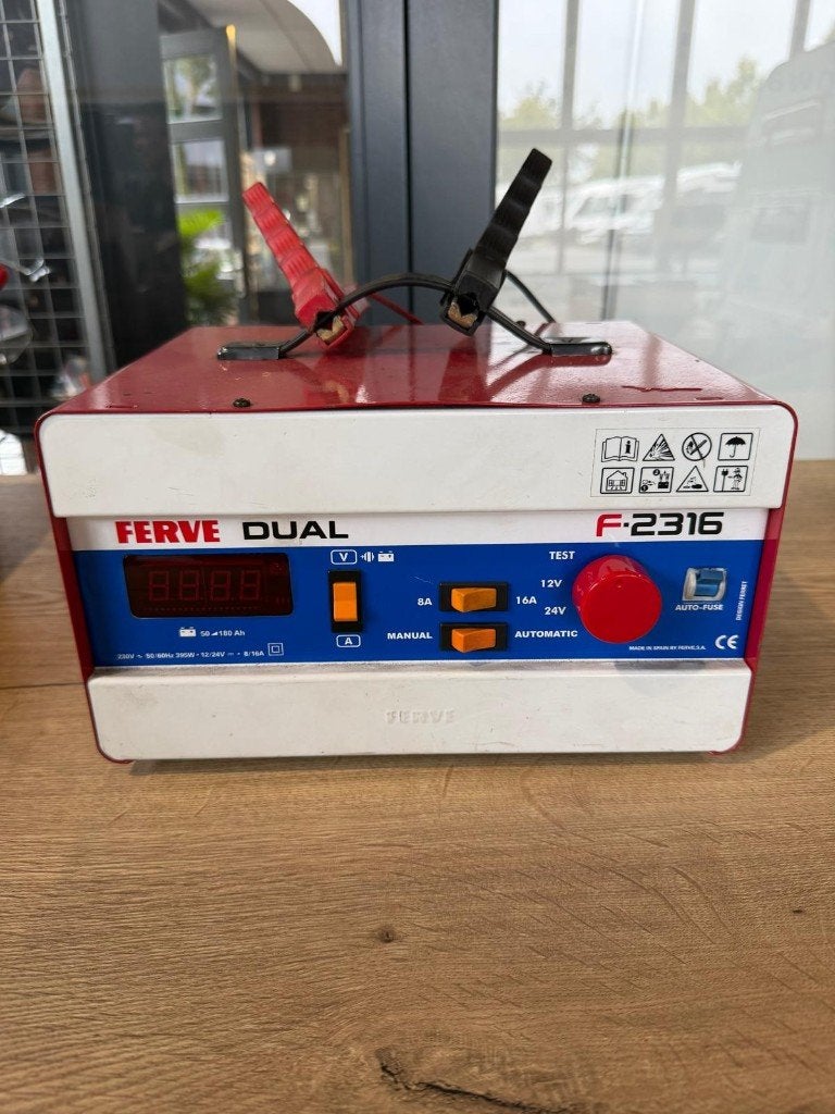 12/24 Volt lader, Auto diversen, Jumpstarters, Ophalen of Verzenden, Zo goed als nieuw
