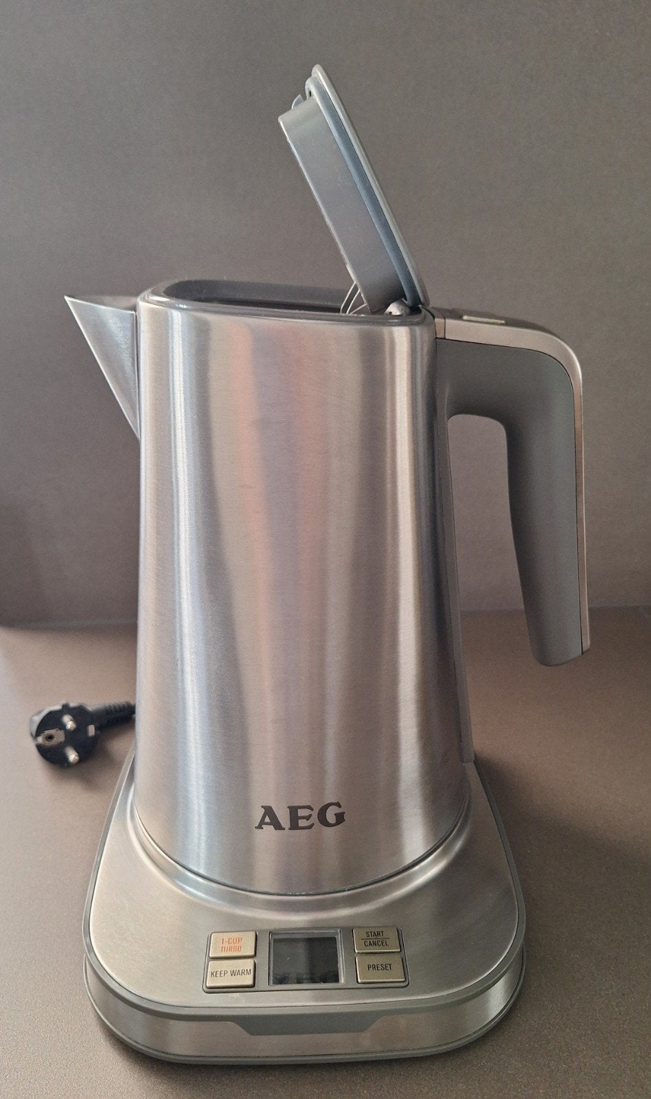 AEG RVS Waterkoker EWA 7800 zgan, 1 tot 2 liter, Ophalen, Zo goed als nieuw, Rvs