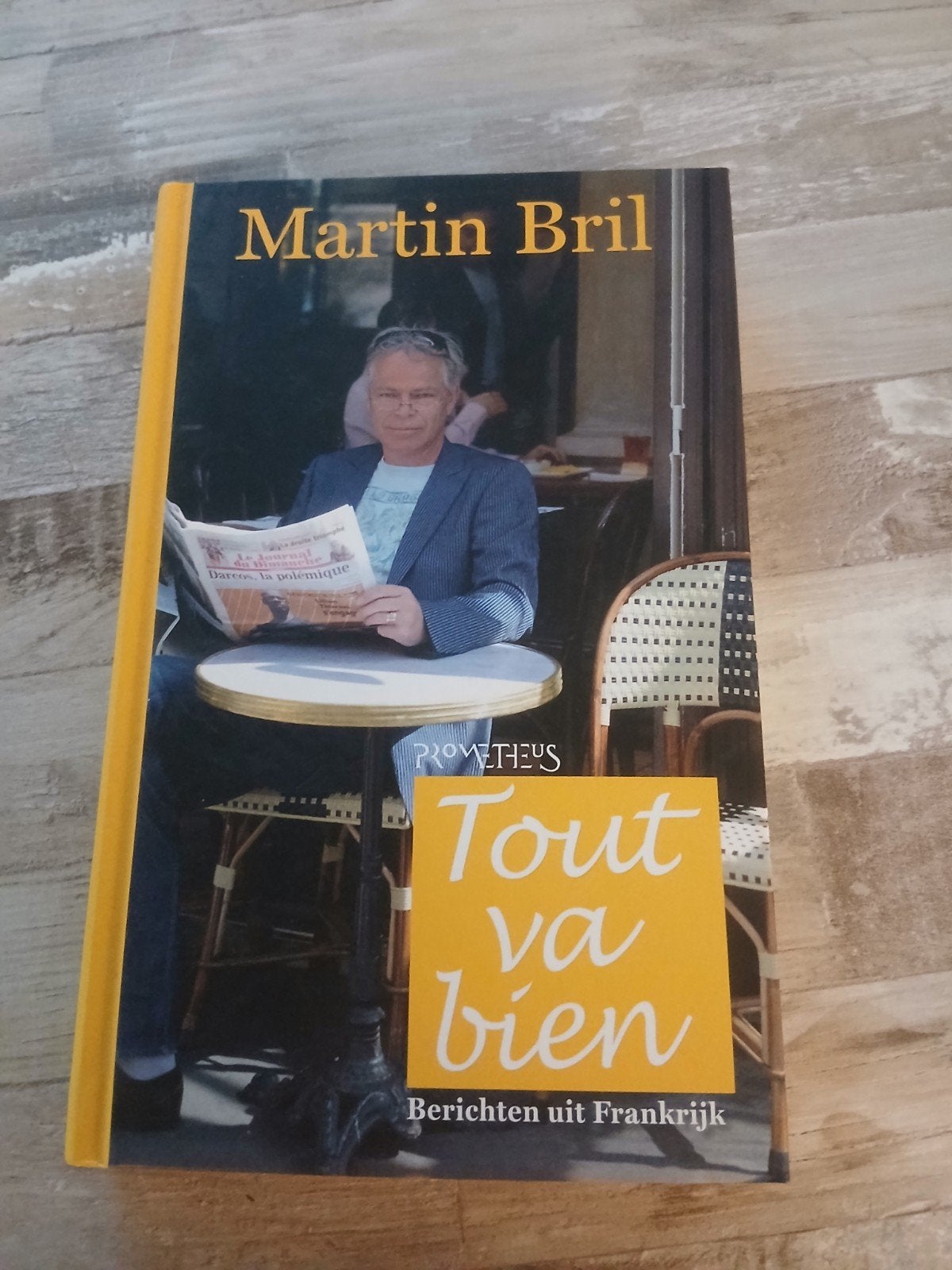 Martin Bril - Tout va bien: Berichten uit Frankrijk, Boeken, Ophalen of Verzenden, Gelezen, Martin Bril, Nederland