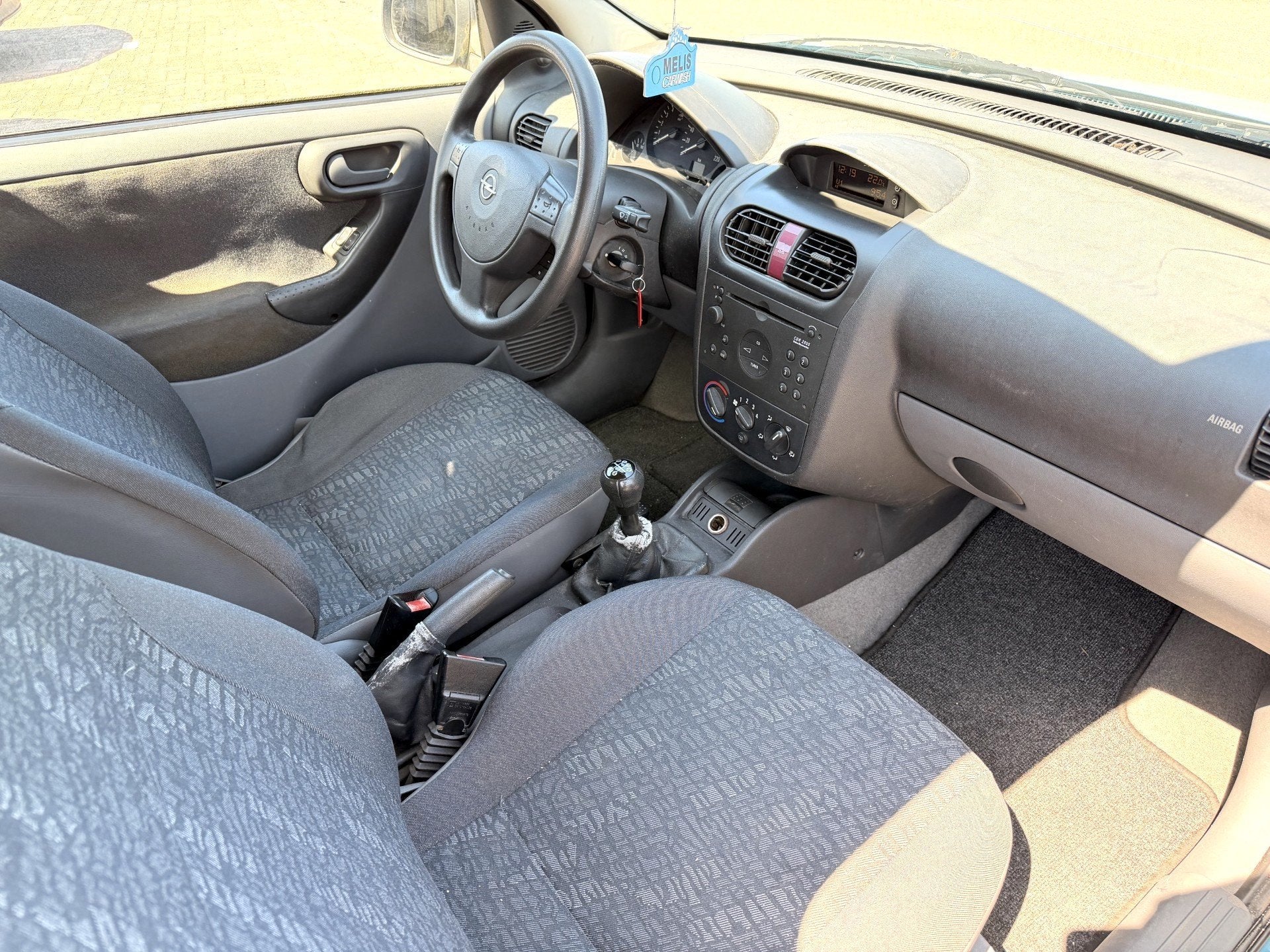 Foto 5 van Opel Corsa 1.0-12V Comfort LAGE KM's 156346 NAP auto is rijb
