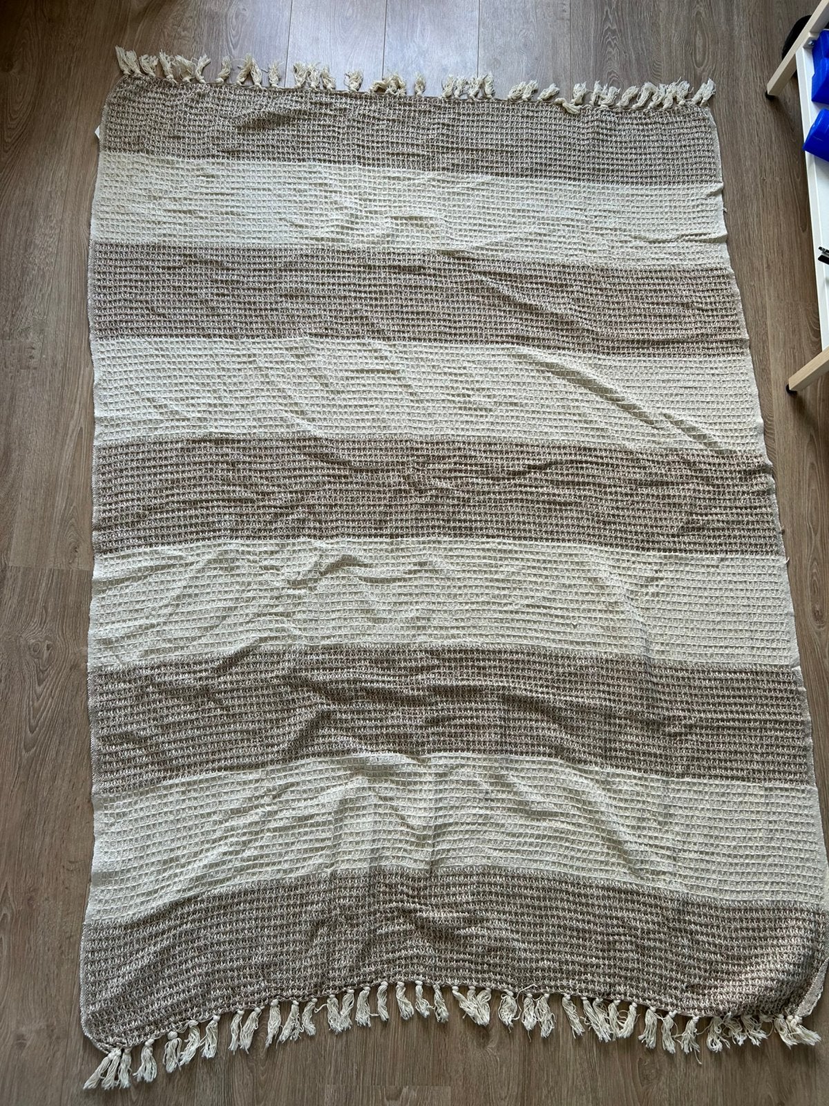Mooi geweven katoenen kleed met franjes, Huis en Inrichting, 100 tot 150 cm, Beige, Nieuw, Rechthoekig