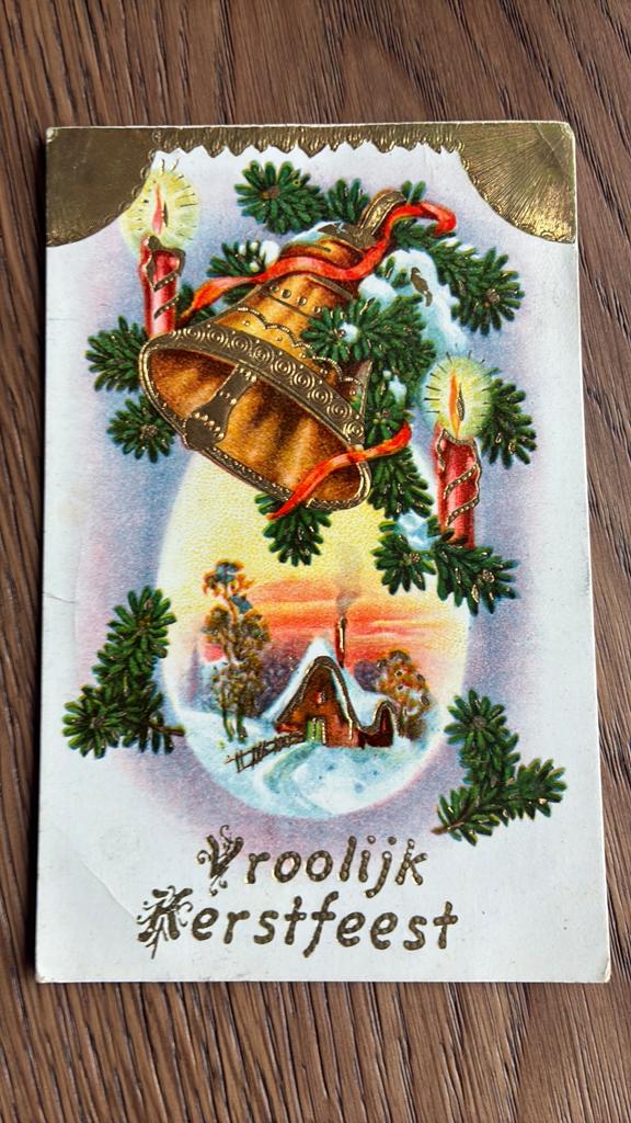 Vroolijk Kerstfeest. Goudopdruk. Landschapje,klok,kaarsen, Ophalen of Verzenden, 1920 tot 1940, Gelopen