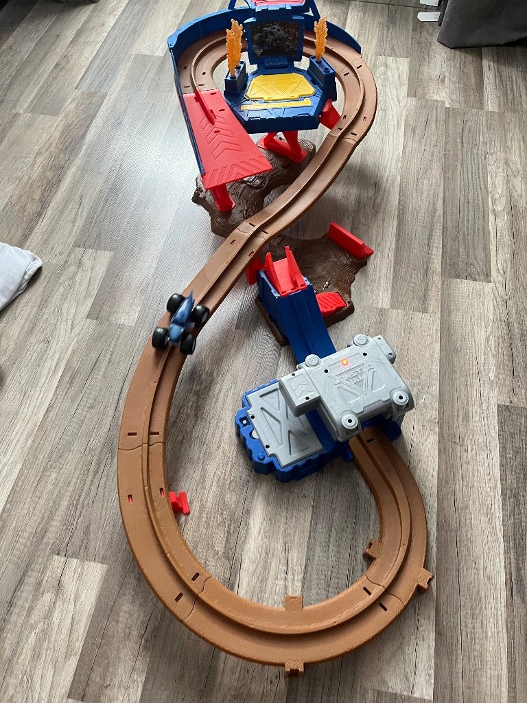 Monster truck booster baan, Kinderen en Baby's, Ophalen, Racebaan, Zo goed als nieuw, Hot Wheels