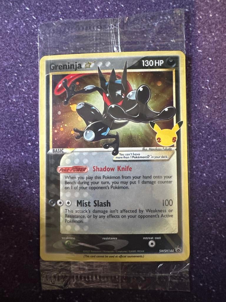 SEALED Greninja Gold Star SWSH144 Celebrations Promo, Hobby en Vrije tijd, Verzamelkaartspellen | Pokémon, Verzenden, Zo goed als nieuw