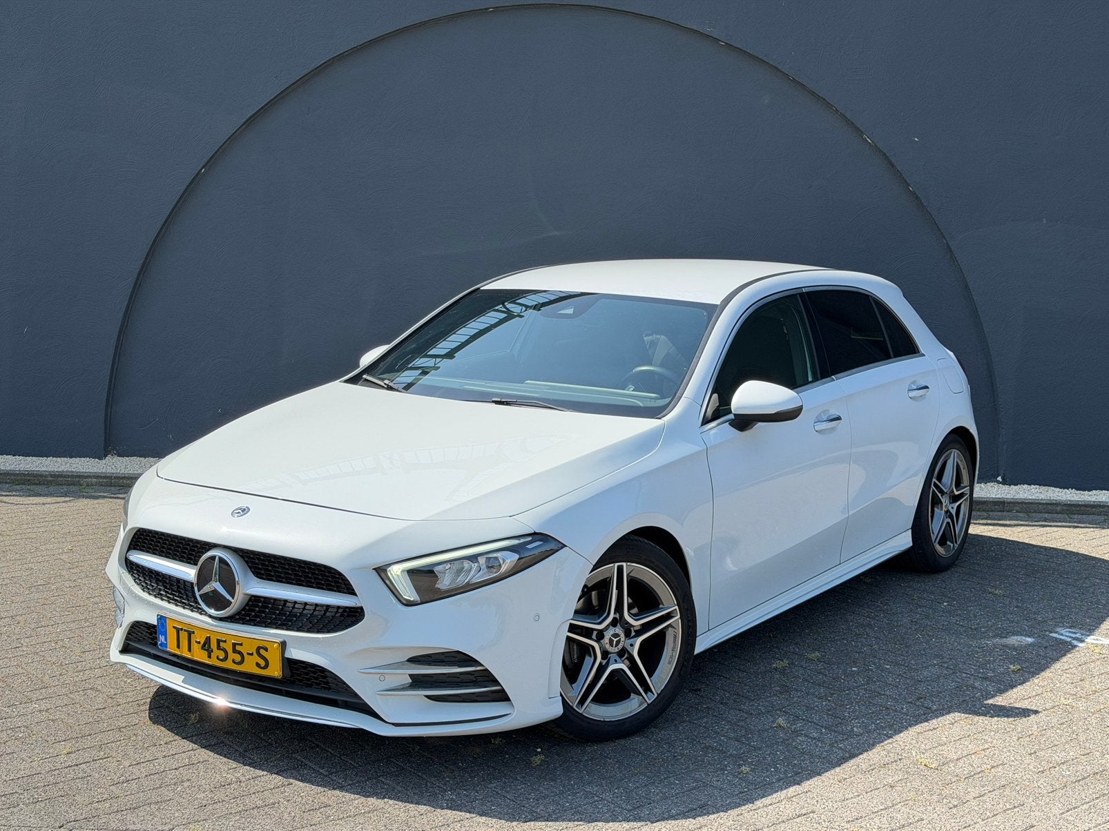 Mercedes-Benz A-Klasse A 200 AMG 163pk 7G-DCT DAB Camera ✅, 4 cilinders, Origineel Nederlands, Bedrijf, 1600 kg