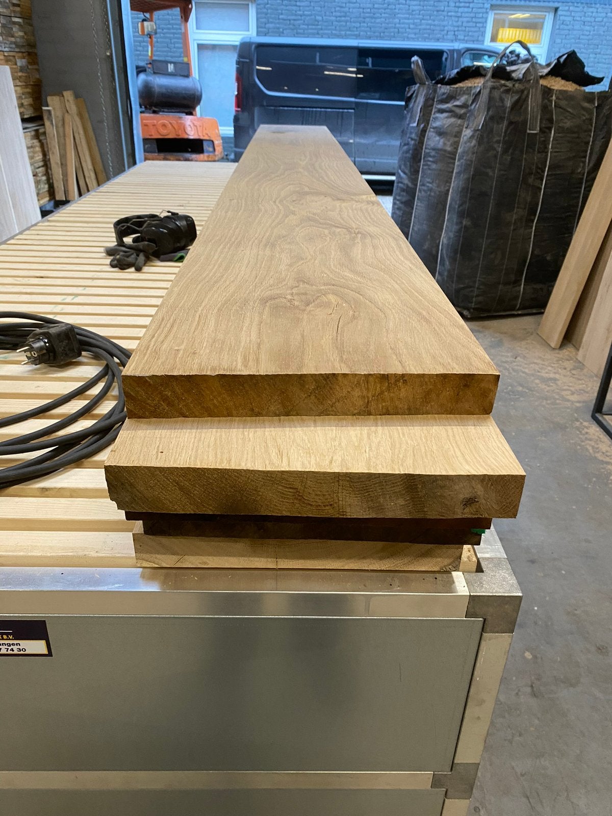 Eiken planken te koop. 4 cm dikte 20/40cm breed.