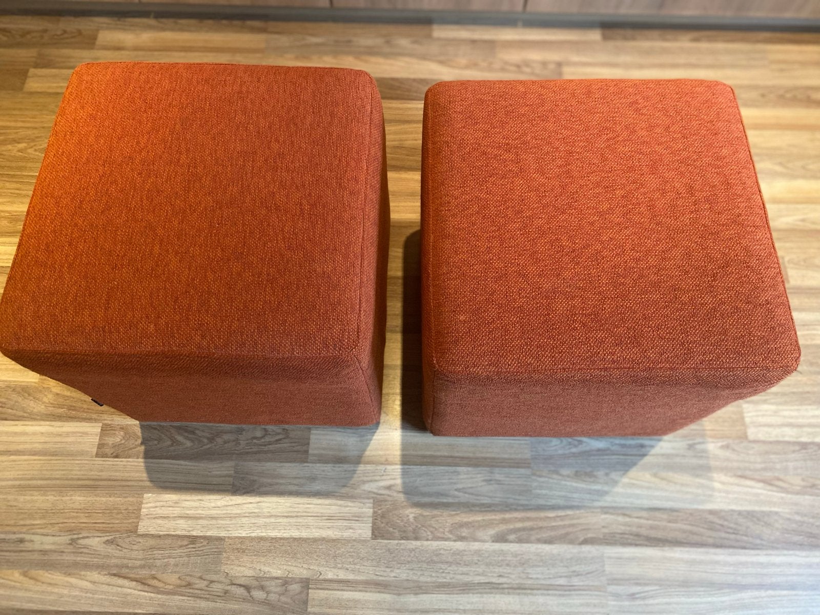 Set van 2 oranje poefjes - In-Joy, Huis en Inrichting, Ophalen, Minder dan 50 cm, Gebruikt, Vierkant