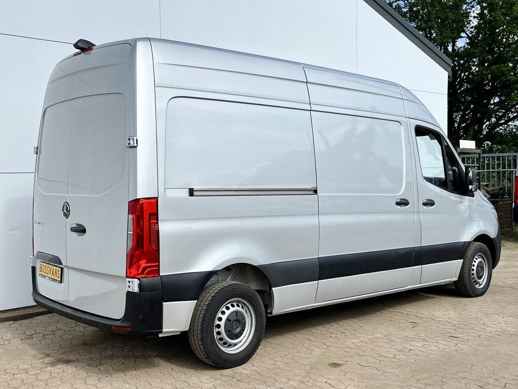 Mercedes-Benz Sprinter 215 1.9 CDI L2H2 Automaat L2H2 Climat, Auto's, Gebruikt, Zwart, 4 cilinders, 150 pk
