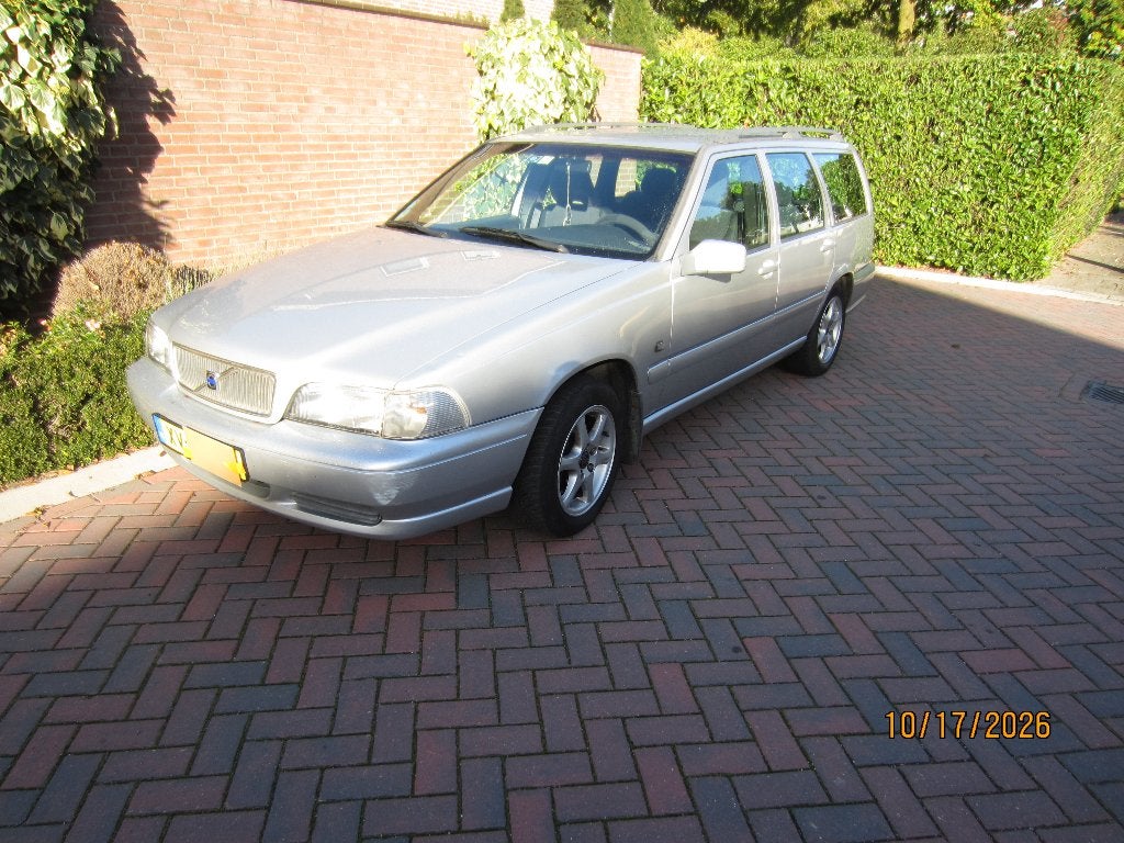Volvo v70 1999, Auto's, Euro 2, 2453 cc, Achterwielaandrijving, 146 pk