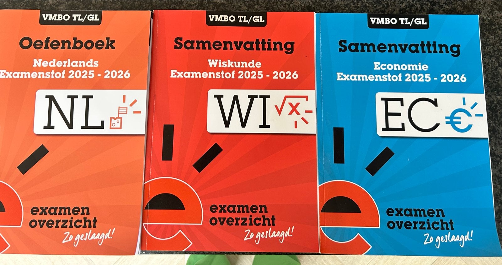 VMBO Examenbundel 2025-2026: Nederlands, Wiskunde, Economie, Ophalen of Verzenden, Zo goed als nieuw, VMBO, Nederlands