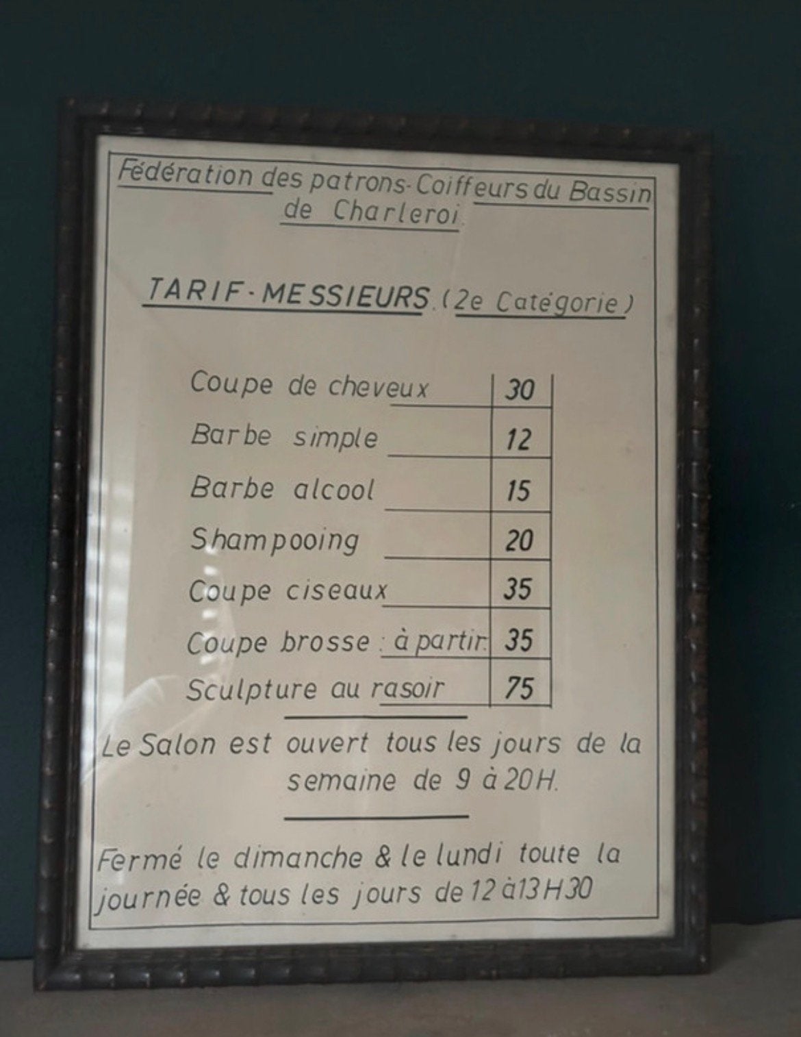 Franse oude lijst uit kapperszaak / barbier jaren 60, Antiek en Kunst, Ophalen of Verzenden