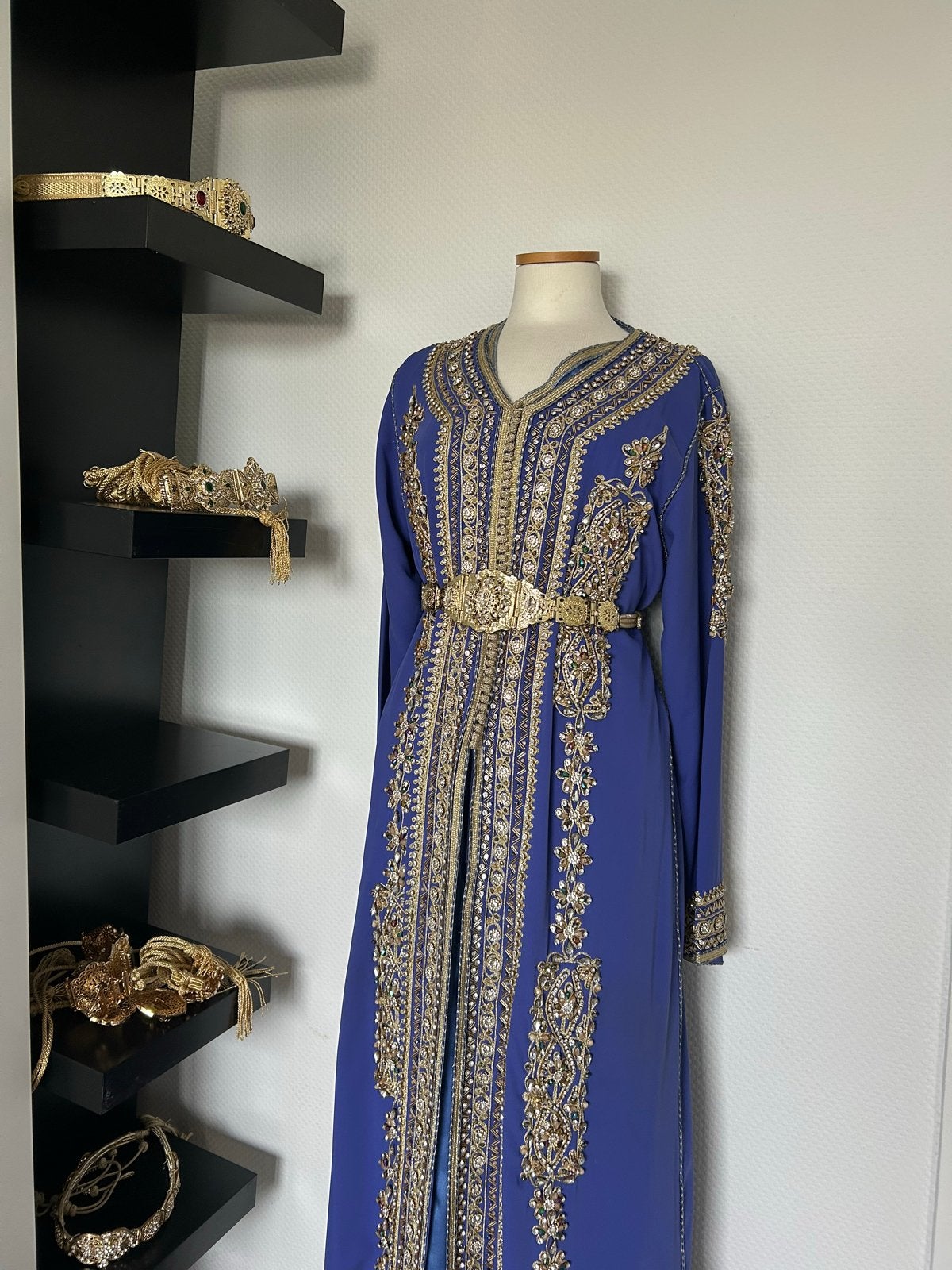Prachtige Blauwe Kaftan met Gouden Borduurwerk, Overige typen, Blauw, Zo goed als nieuw, Ophalen