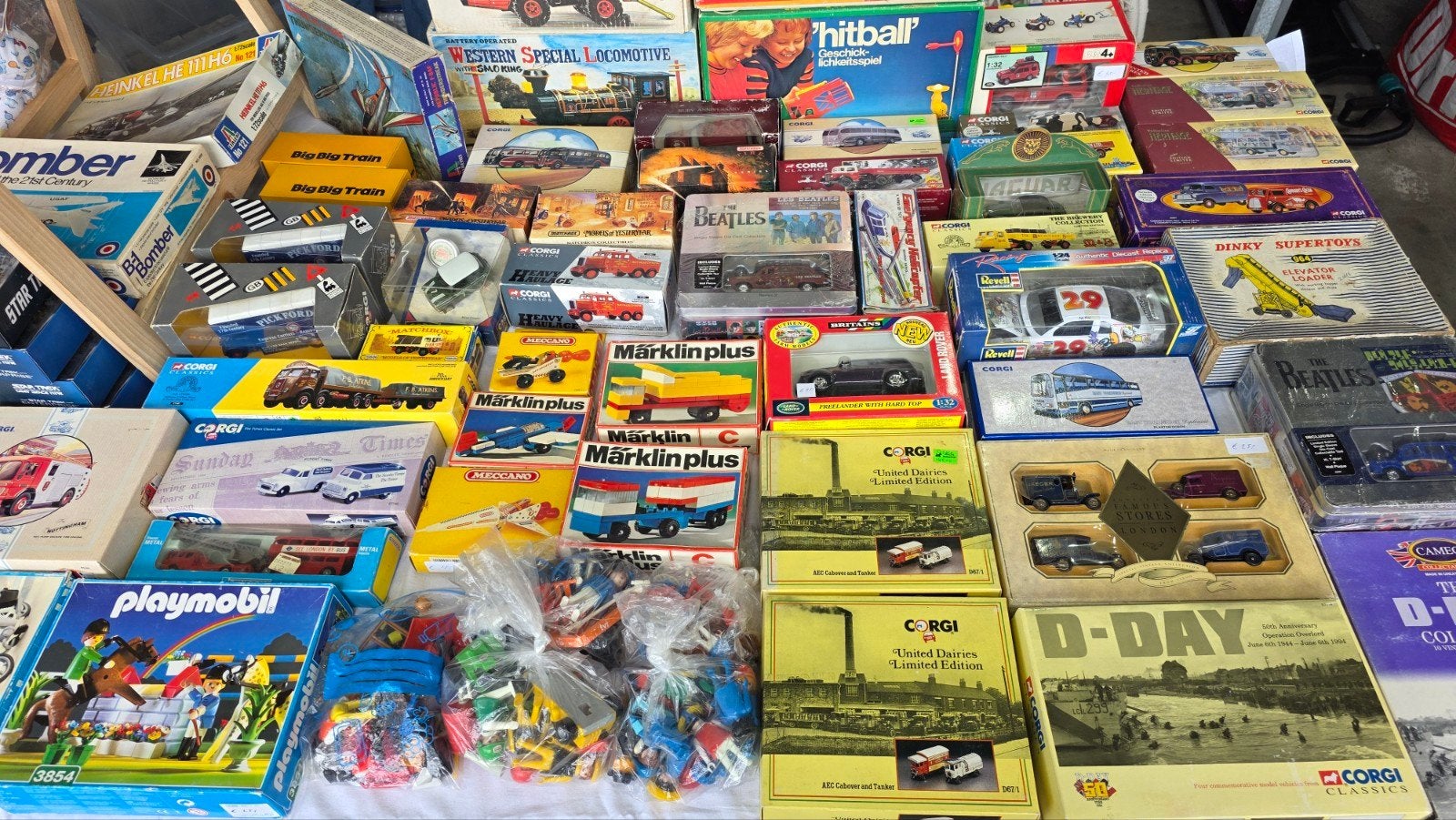 Enorme Vintage Toys Speelgoed Verzameling! 10 Bananendozen!!, Ophalen, Nieuw