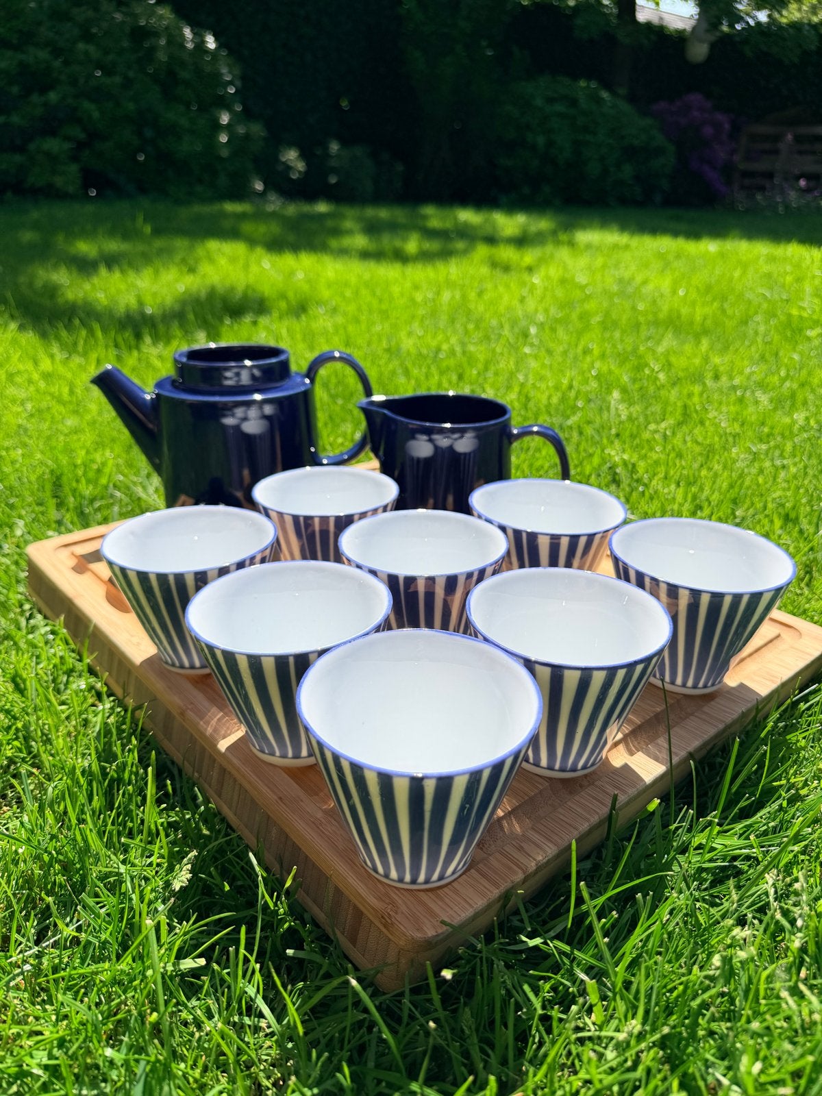 Koningsblauwe theepot, melkkan en 8 blauw wit gestreepte kop, Huis en Inrichting, Keuken | Servies, Keramiek, Ophalen of Verzenden