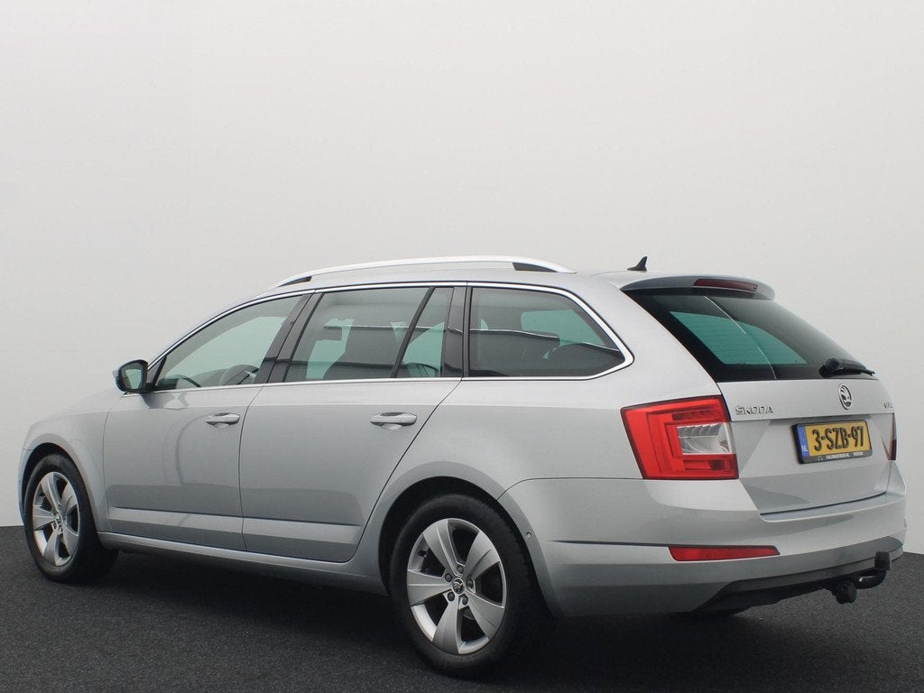 Skoda Octavia Combi Combi 1.2 TSI Greentech Elegance Busines, Auto's, Euro 5, Gebruikt, Zwart, 4 cilinders