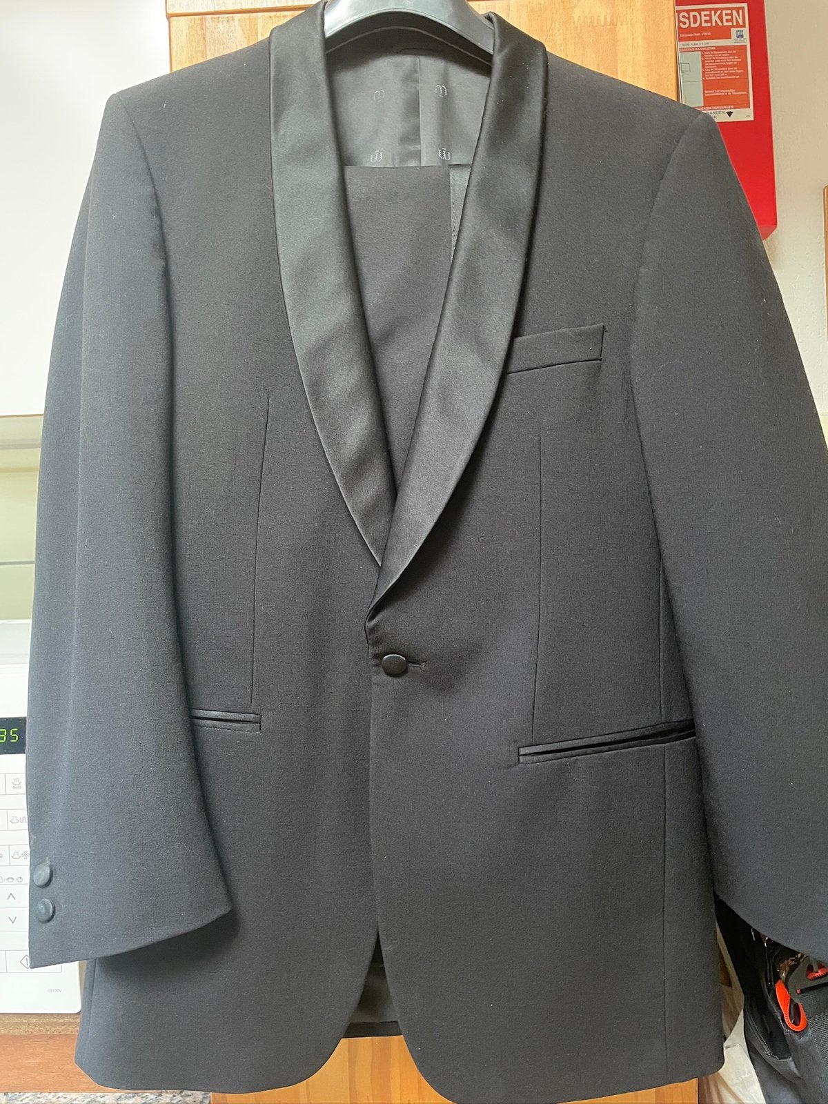 Zwarte smoking met broek Lacerna maat 48 zuiver scheerwol, Ophalen of Verzenden, Zo goed als nieuw, Maat 46 (S) of kleiner, Zwart