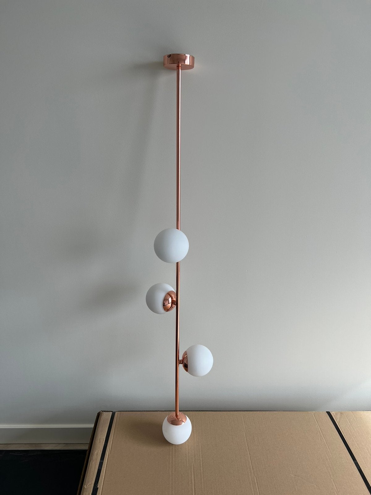 Koperen hanglamp van 120 cm, nieuw. 2 stuks beschikbaar, Ophalen of Verzenden, Nieuw, G9