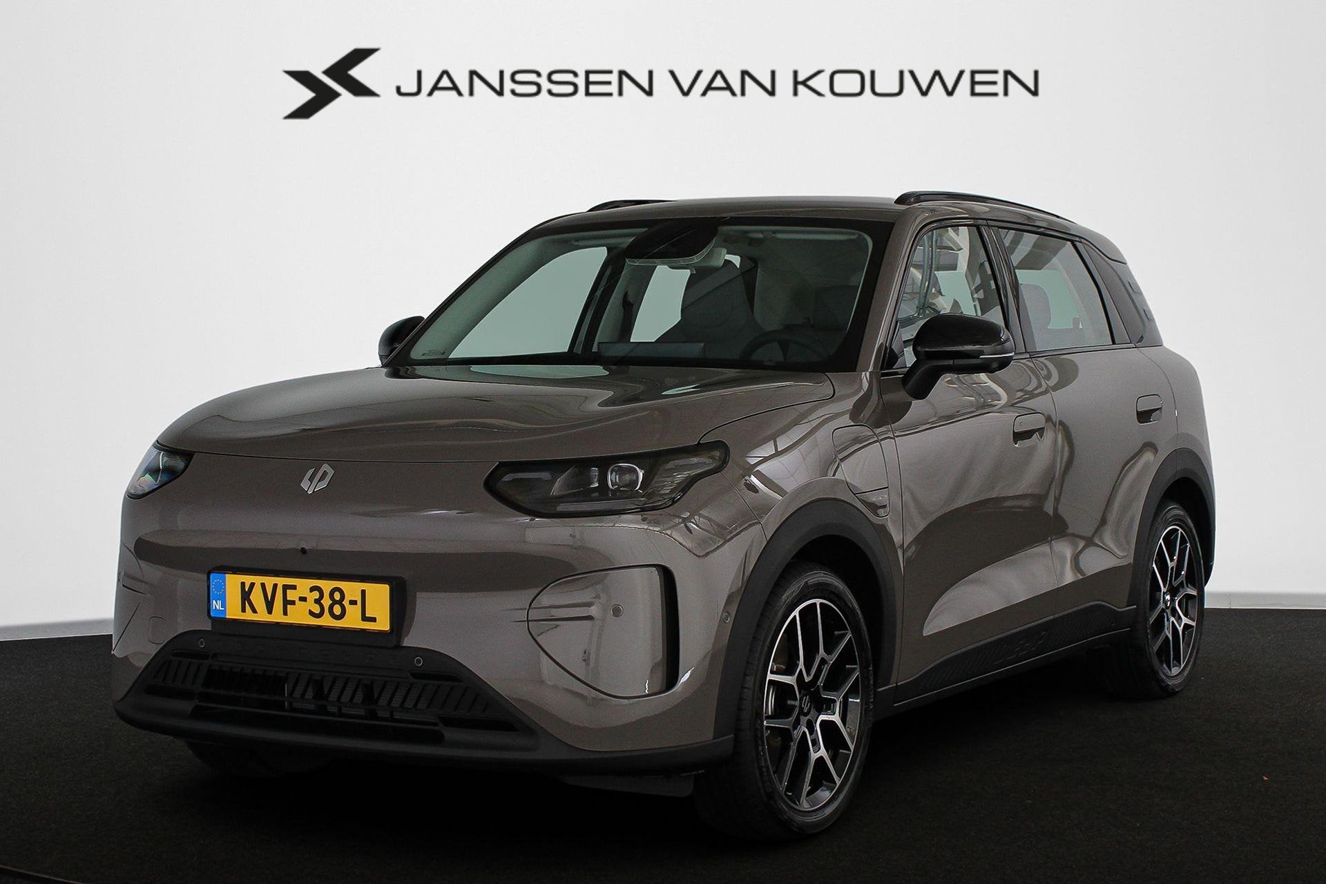 Leapmotor B03X ProMax Design 53 kWh PROEFRIT NU IN TE PLANNE, Auto's, Geheel digitaal combi-instrument, Bruin, Origineel Nederlands