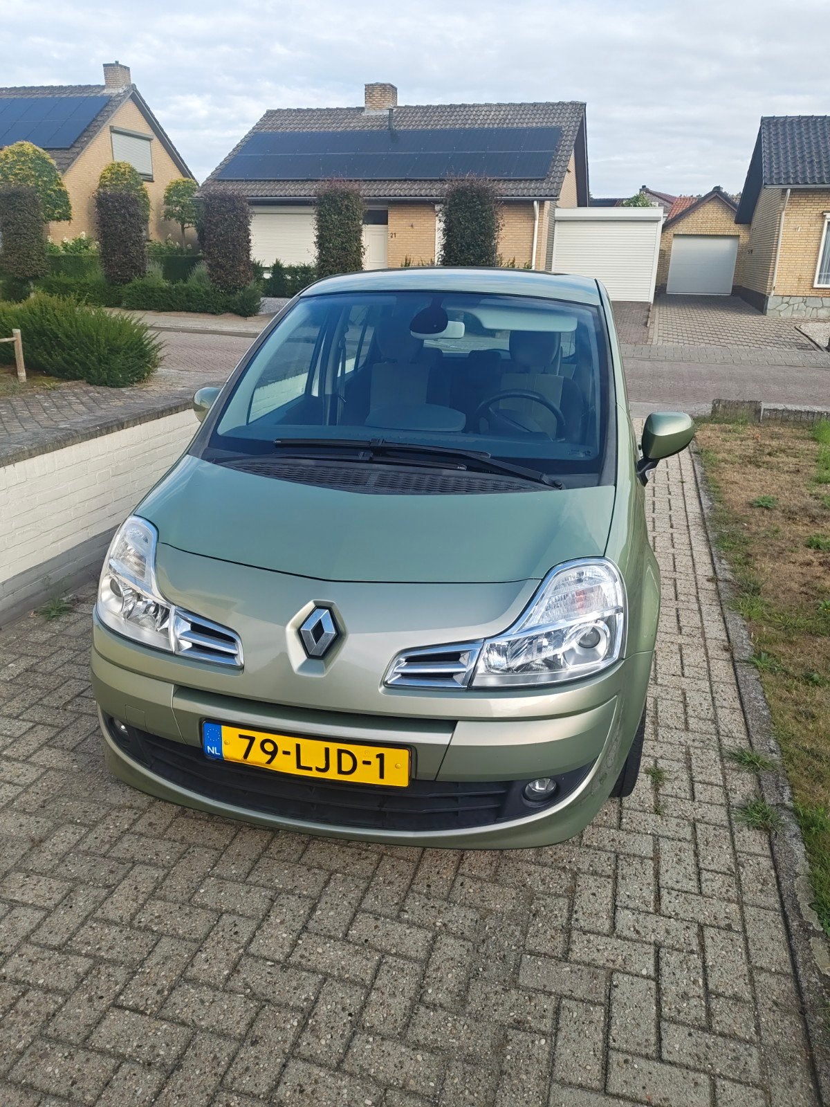 Renault Modus 1.6 16V AUT 2010 Geel, Auto's, 4 cilinders, 1180 kg, 1598 cc, 900 kg