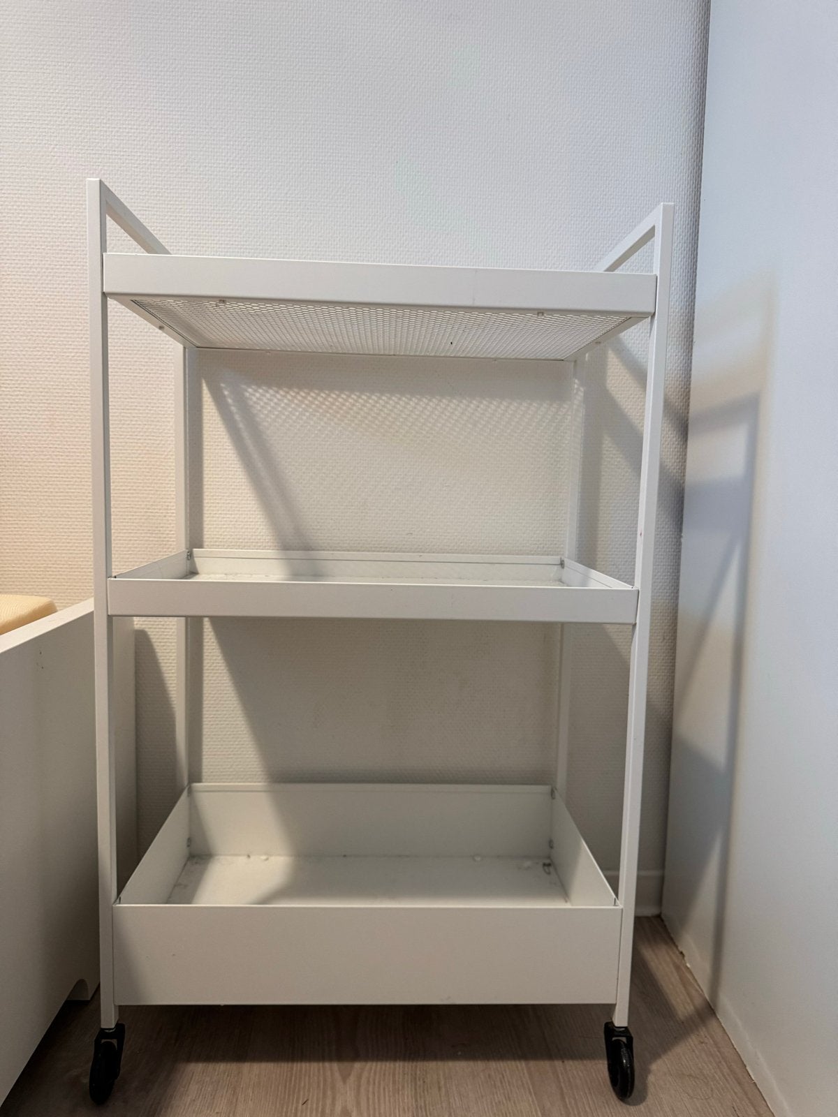 Witte roltafel met 3 niveaus, Ophalen of Verzenden, Gebruikt