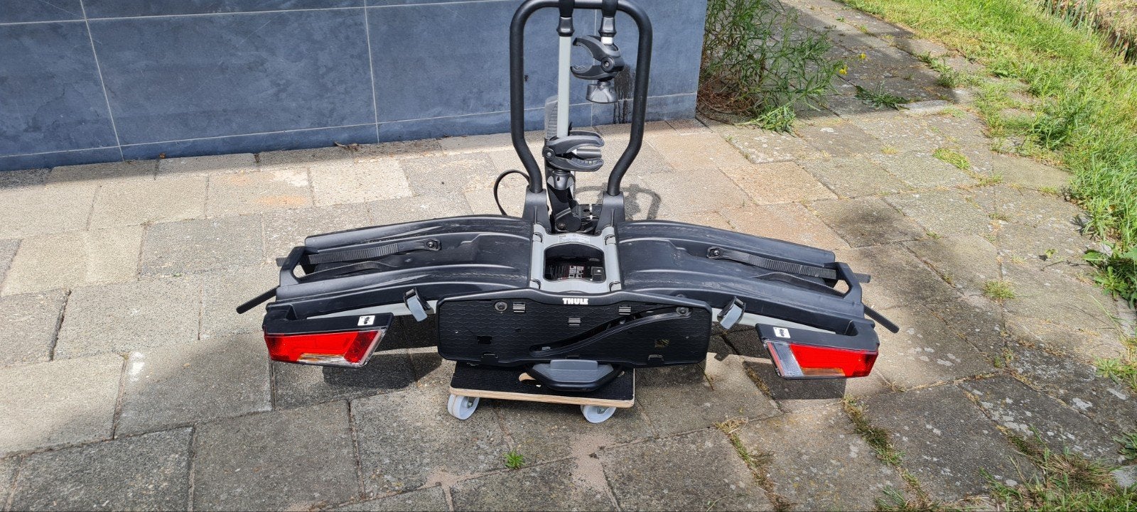 Thule inklapbare en kantelbare fietsendrager te Koop., Auto diversen, Fietsendragers, Zo goed als nieuw, Trekhaakdrager, 2 fietsen
