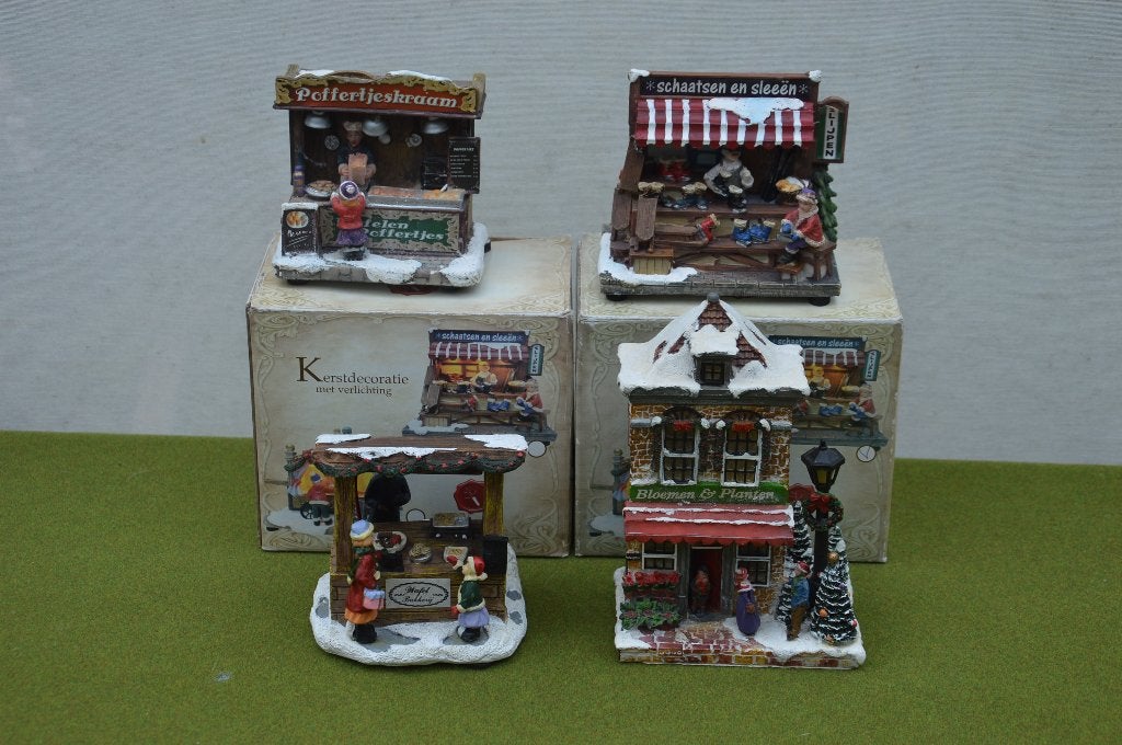 Kersthuisjes: 3 marktkramen en 1 bloemenwinkel, schaatsen, Diversen, Kerst, Ophalen of Verzenden, Gebruikt