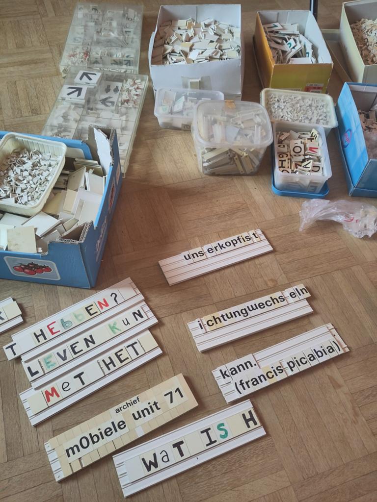 Letterset/ lettersysteem 'Routext' van Paul Mijksenaar, Ophalen