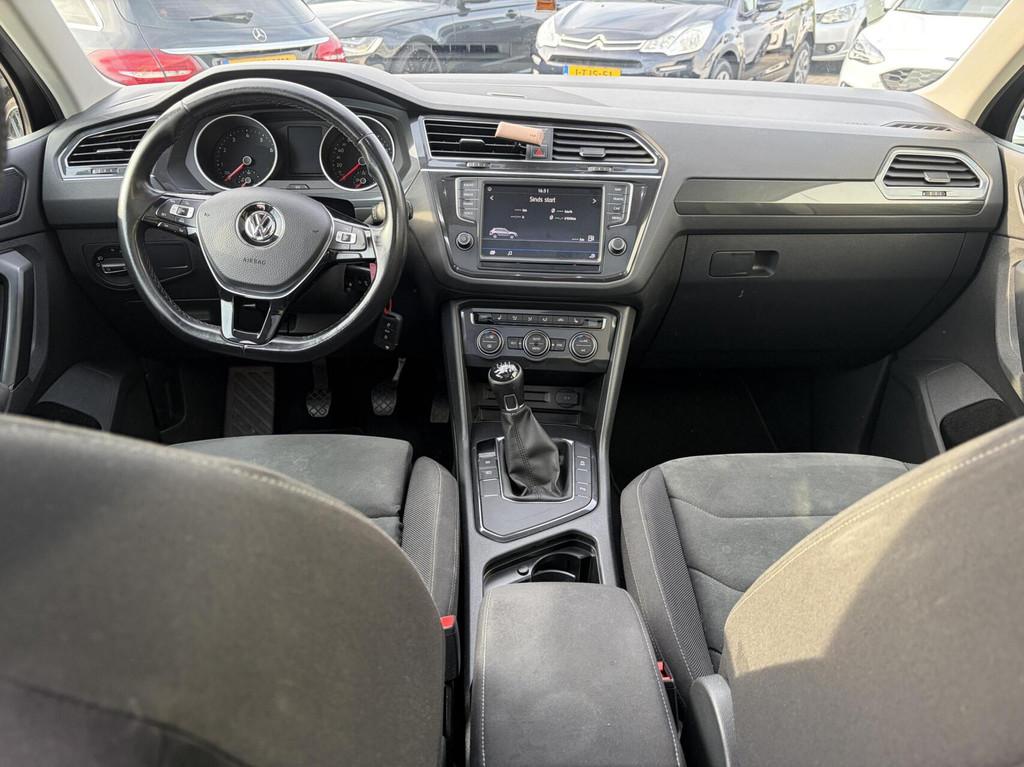 Volkswagen Tiguan 1.4 TSI ACT R-Line - Pano, Auto's, Volkswagen, Voorwielaandrijving, 4 cilinders, Alcantara, Zwart