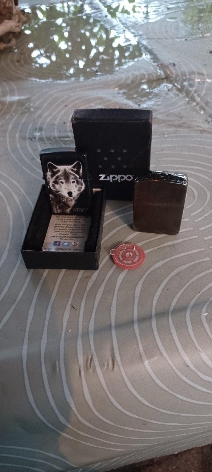 2 Zippo aanstekers, waarvan 1 in doosje, Verzamelen, Ophalen of Verzenden, Zo goed als nieuw, Aansteker