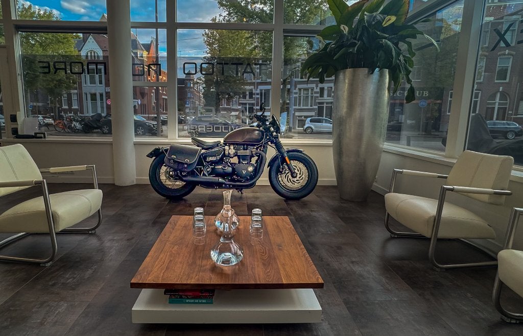 Triumph Bonneville Bobber 1200 in absolute nieuwstaat, Motoren, 2 cilinders, Nieuw, Motorrijbewijs A, Handvatverwarming
