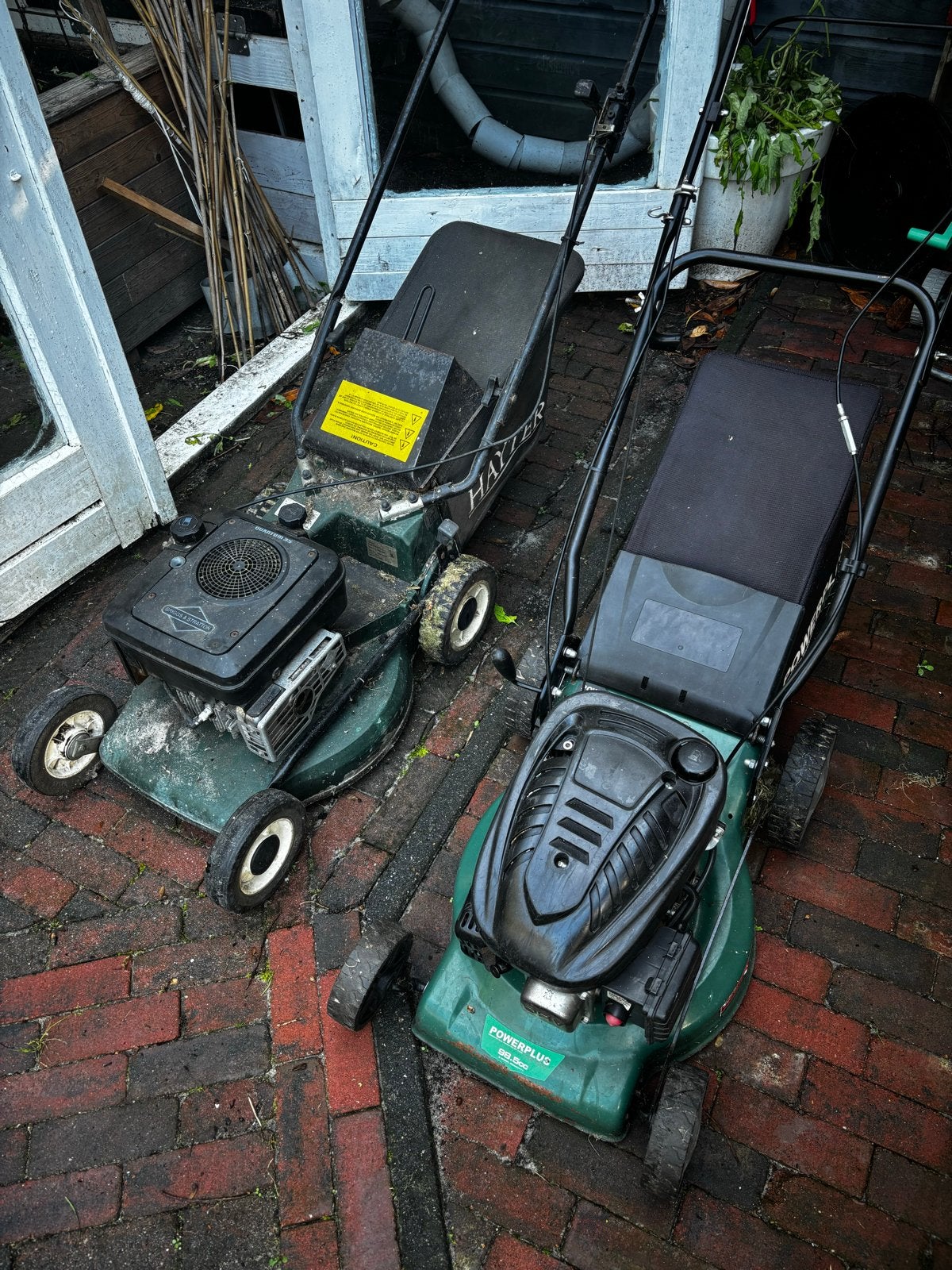 2 Benzine Grasmaaiers: Briggs&Stratton en Powerplus, Ophalen, Cirkelmaaier, Gebruikt, 40 t/m 49 cm