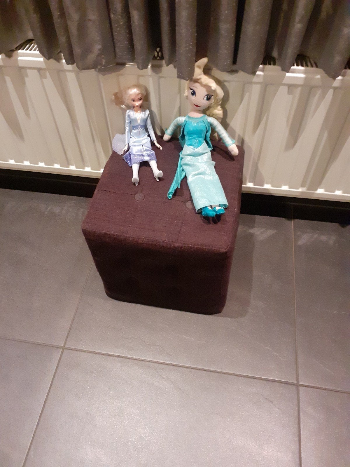 barbiepop  en stoffenpop van frozen.sint tip, Ophalen, Zo goed als nieuw, Barbie