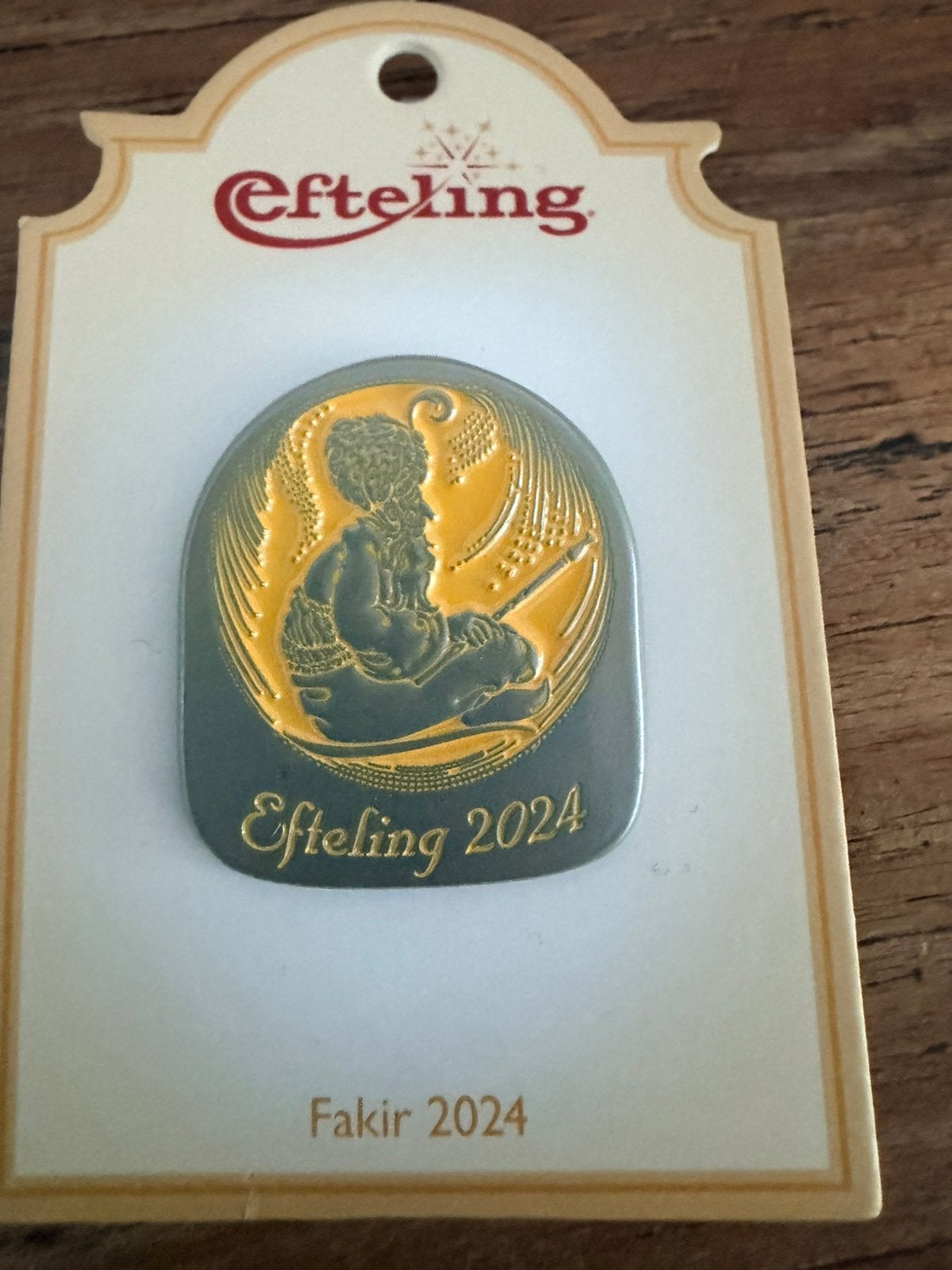 Pin fakir, Verzamelen, Ophalen of Verzenden, Zo goed als nieuw, Button of Speldje