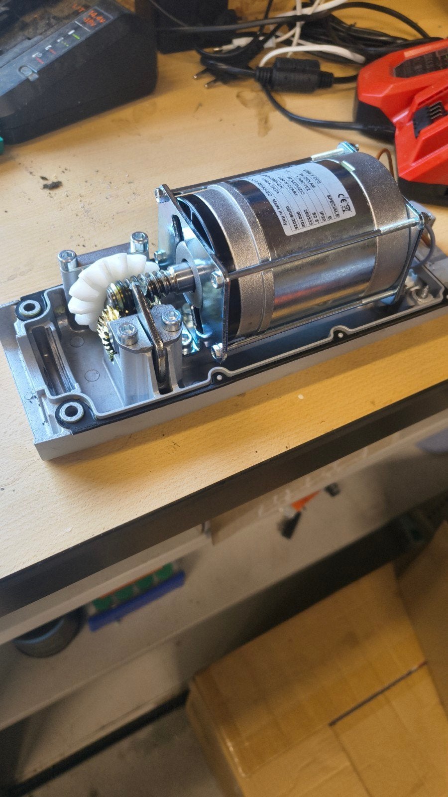 FAAC 415 Motor voor poortopener - 24V DC, 1150 RPM, Ophalen, Zo goed als nieuw
