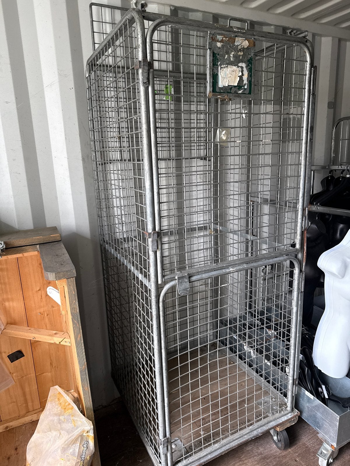 Afsluitbare rolcontainer - Veilig en Mobiel, Ophalen