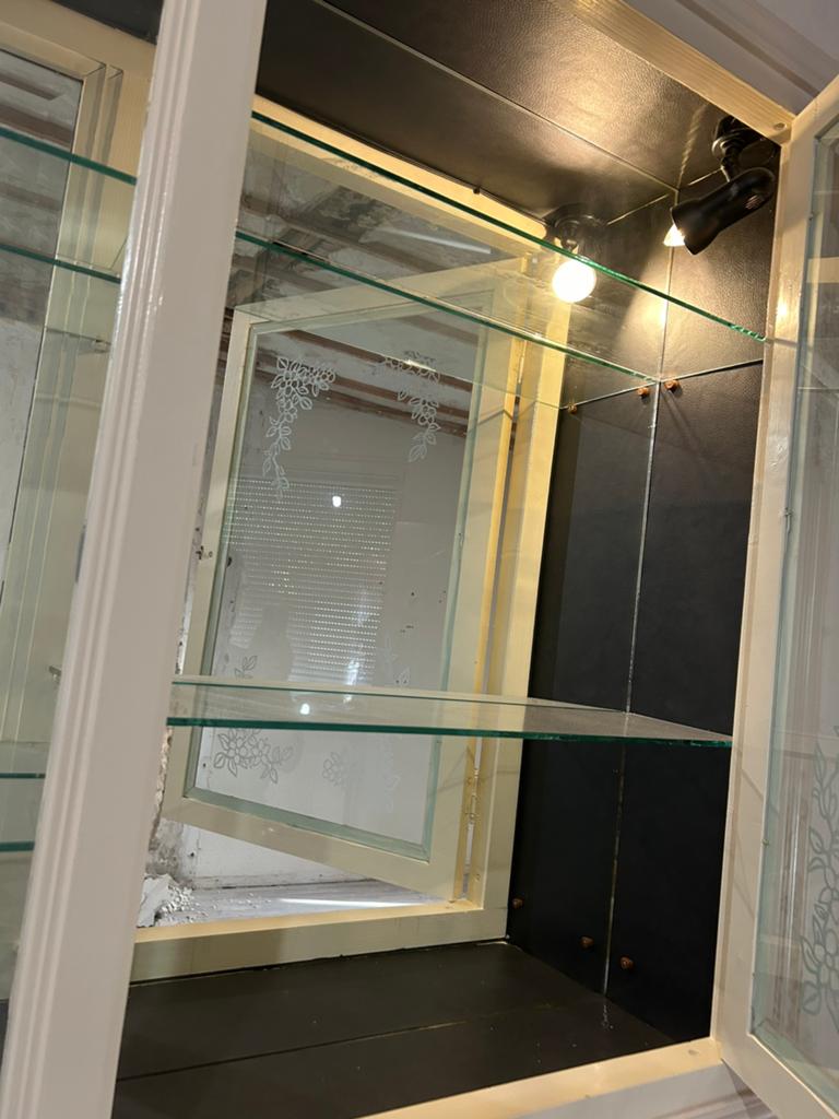 Wand vitrine met licht, 75 tot 150 cm, Gebruikt, Overige typen, Ophalen of Verzenden