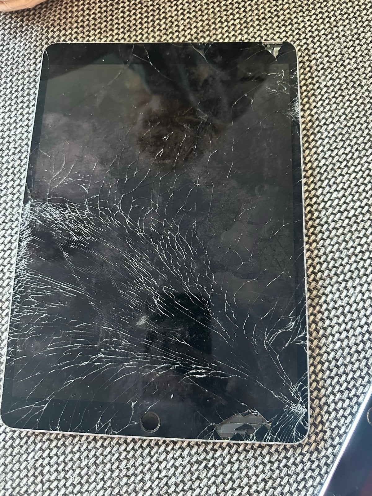Apple iPad pro 10,5 inch (defect scherm) - voor onderdelen, 10 inch, Apple iPad, Ophalen of Verzenden, Niet werkend