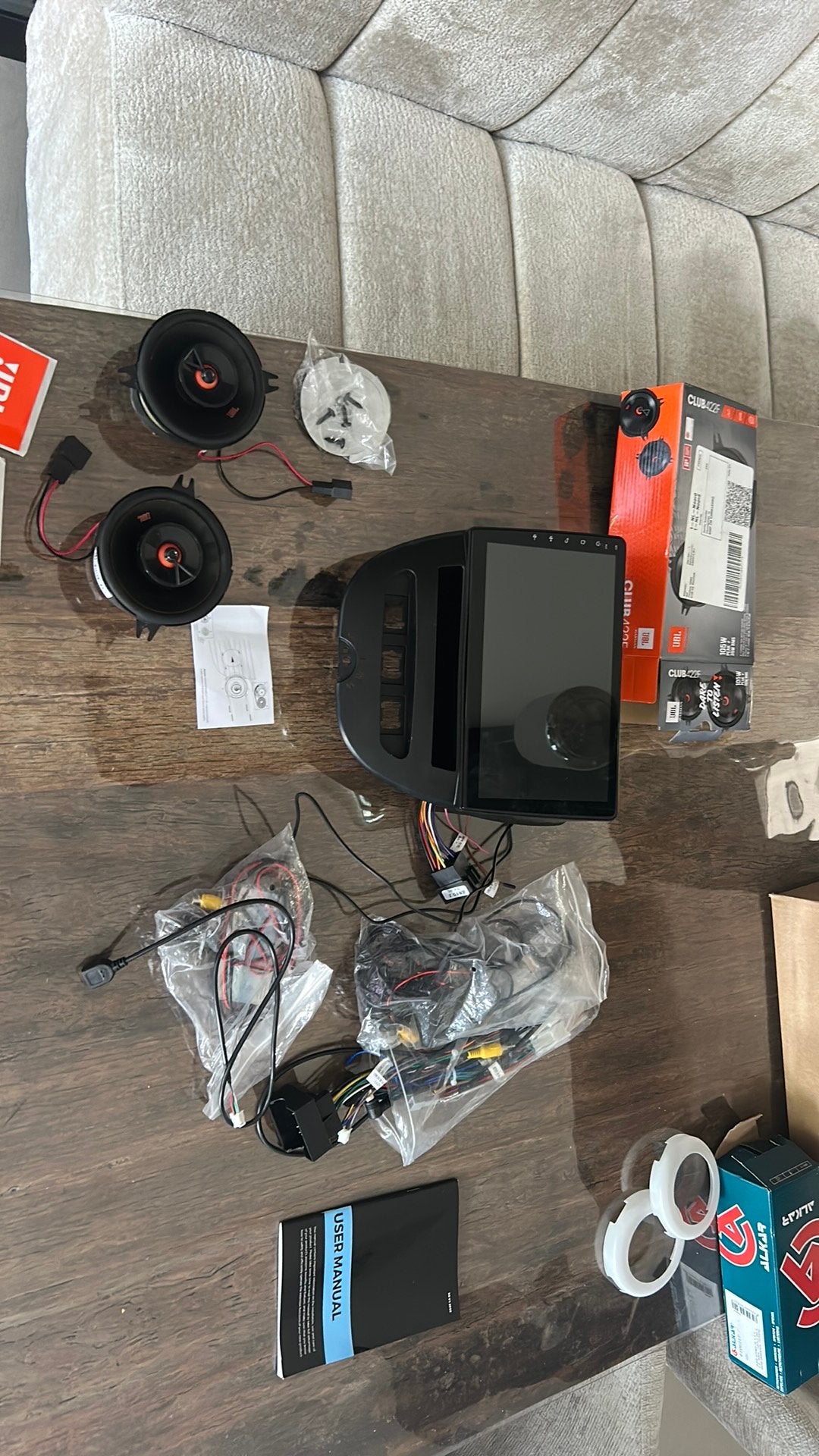 jBL boxen. en navigatie/ carplay voor Peugeot 107 citroën, Auto diversen, Autoradio's, Ophalen, Zo goed als nieuw