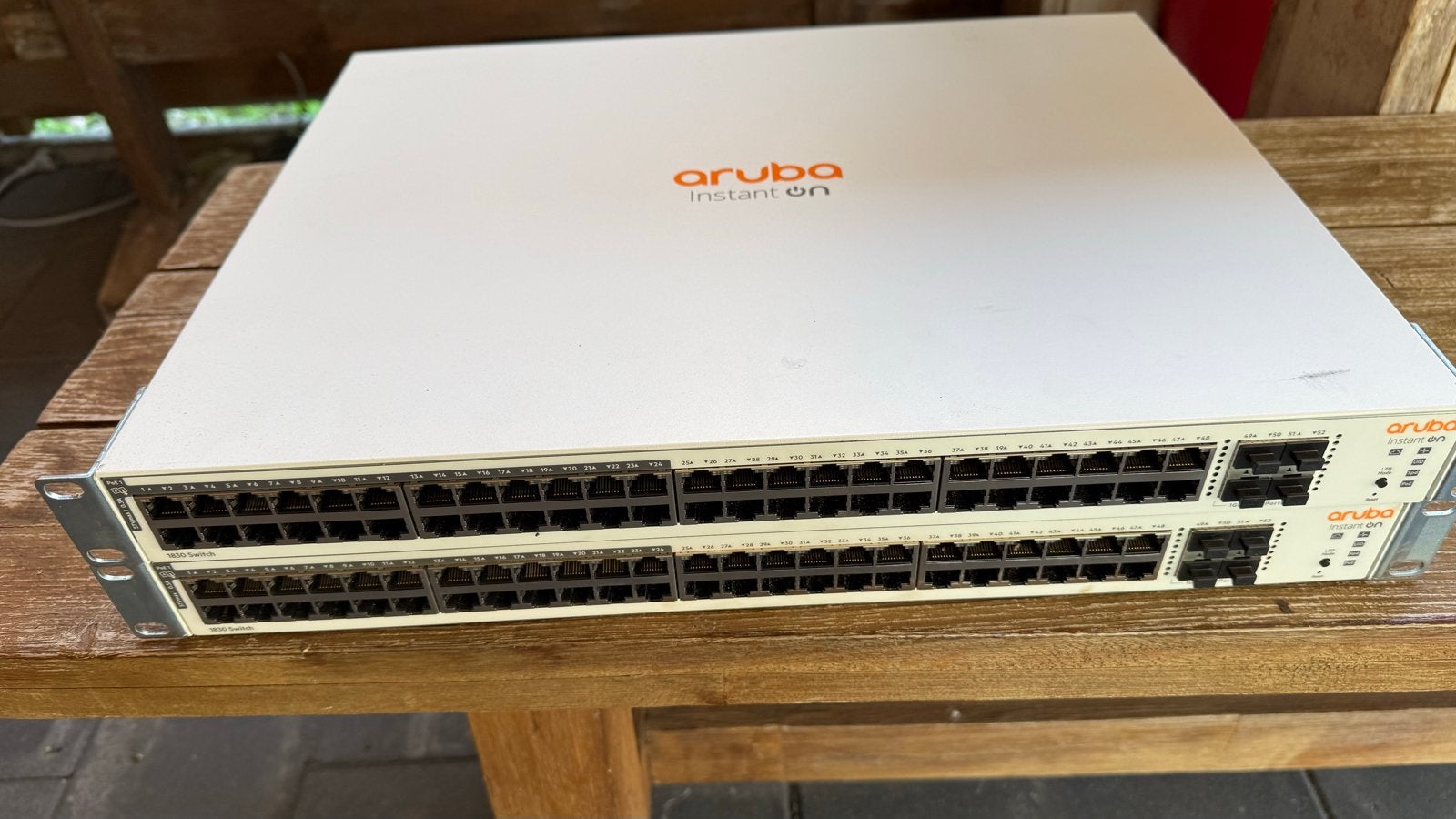 2x Aruba Instant On 1830 Switch - 48 poorten, 1G SFP, Ophalen of Verzenden, Gebruikt