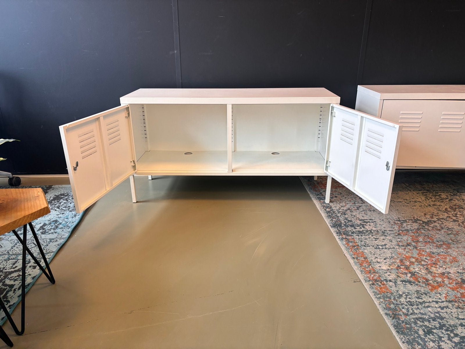 Witte IKEA locker met twee deuren en extra planken, Huis en Inrichting, Kasten | Lockerkasten, Ophalen of Verzenden, Gebruikt