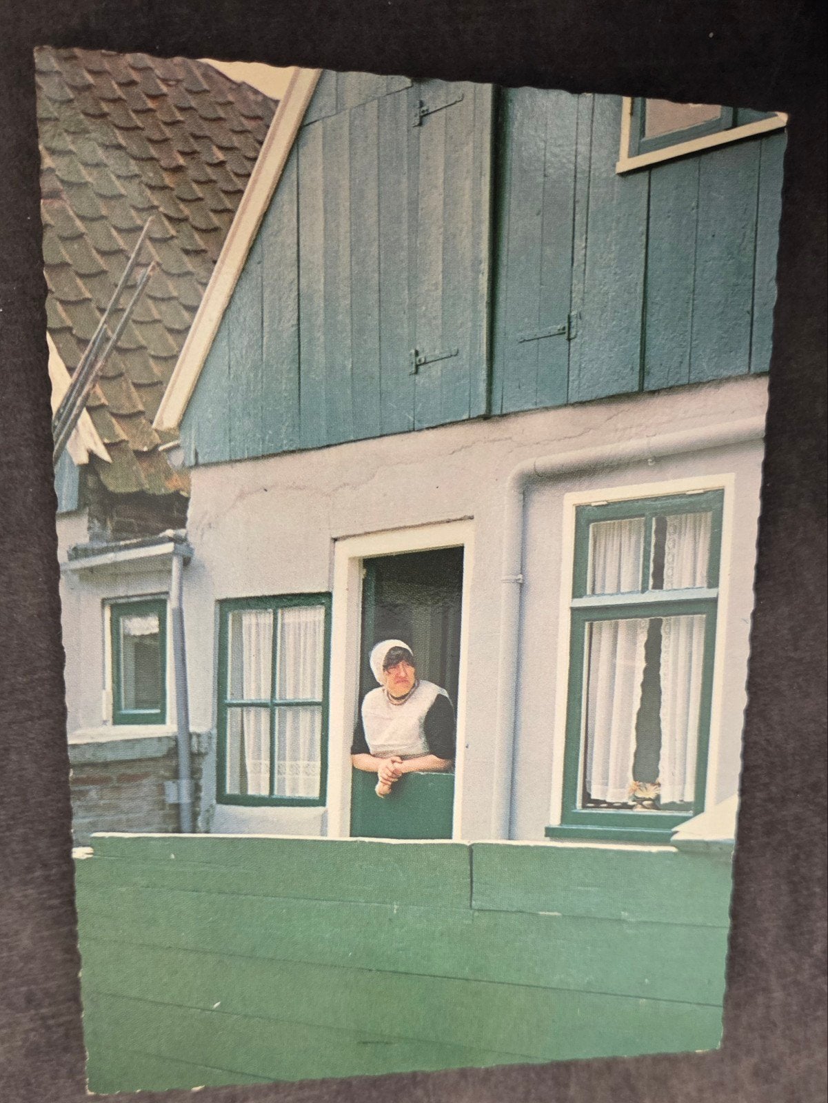 Oude ansichtkaart Urk - Vrouw in klederdracht, Verzenden, 1960 tot 1980, Ongelopen, Klederdracht